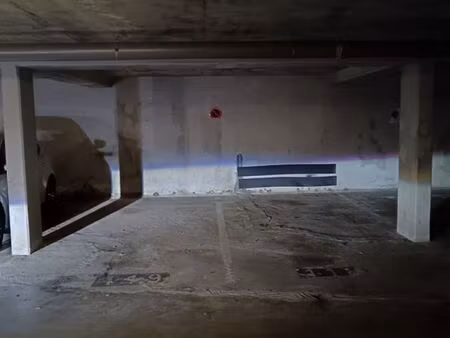 place de parking couverte