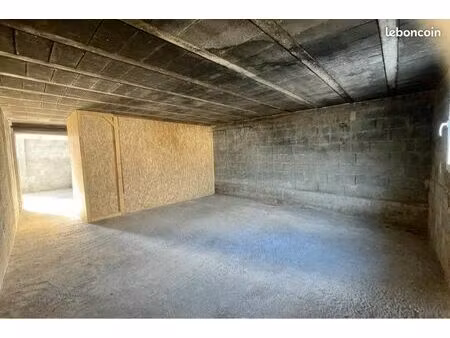 garage / box stockage 24m2 centre la tranche