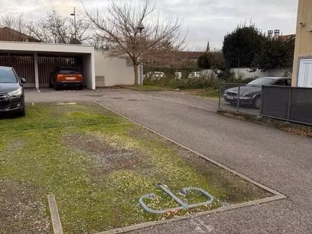 place de parking mions