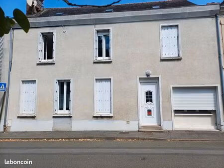 maison de bourg 139 m² + 40 m² de comble sur la commune de combrée