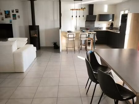 maison récente avec grand garage