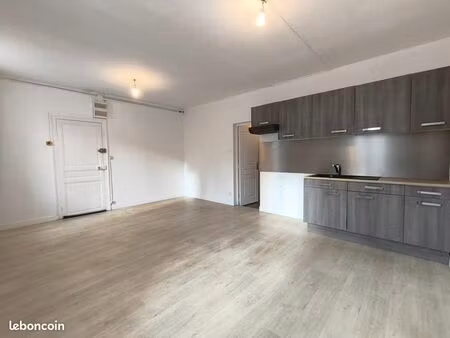 studio 1 pièce 30 m²
