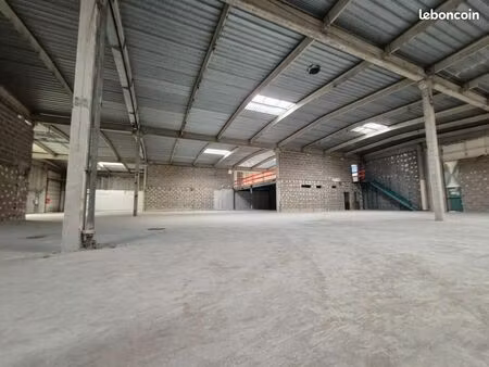 local industriel 2 592 m²