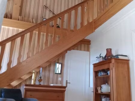 belle traditionnelle proche de l'océan