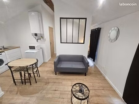 studio plein centre ville rénové entièrement