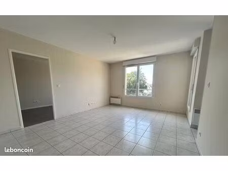 a louer t2 46m2 lèves