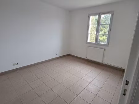 location f3 dans petit village