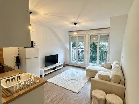 studio meublé lumineux - pied du rer / centre ville