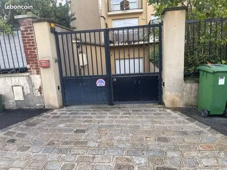 place de stationnement moto