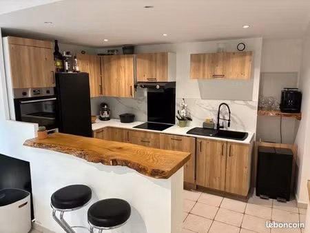 maison en pierre rénovée – 89 m² – terrain clos 310 m² – cœur de village – sans agence