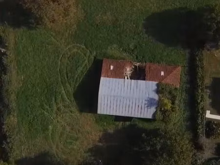 rare - grange ancienne en pierre de 260 m² à fort potentiel sur 2600 m² de terrain