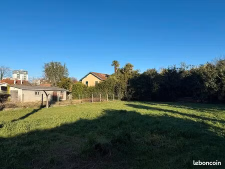 terrain 566 m² billere