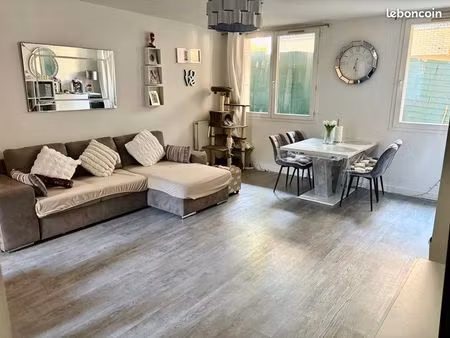 appartement 3 pièces 70m2 + box