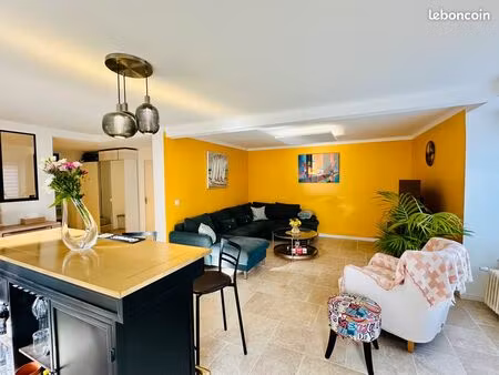 maison 212 m² rénovée (dpe a) + grenier aménagé 50 m² + hangar 160 m² – centre bourg