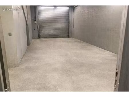 local entrepôt 80m2