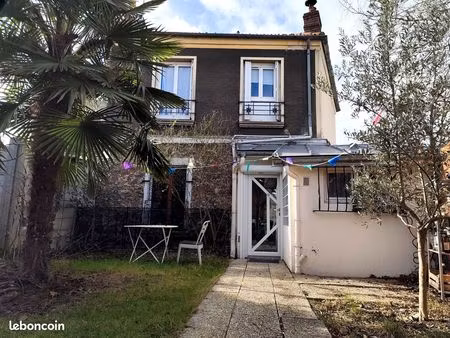 maison (rdc 60m² + sous sol 50m²) avec son jardin privatif (145m²)