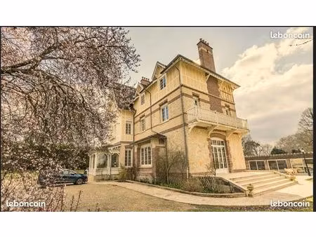 video whatsapp dispo : f1 meuble dans manoir a senlis calme absolu parking proche a1 roiss