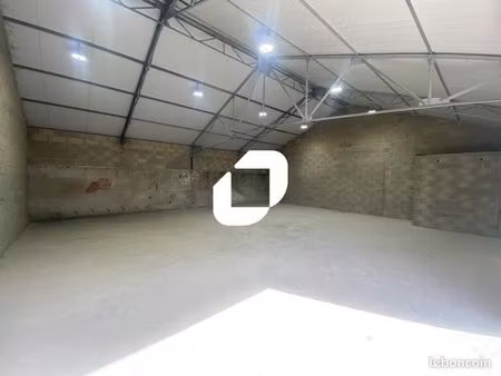 local industriel 220 m²