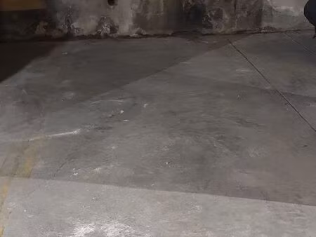 parking/box 1 pièce 10 m²