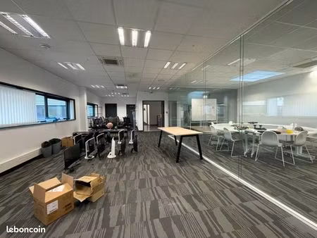 local d'activité 822 m²