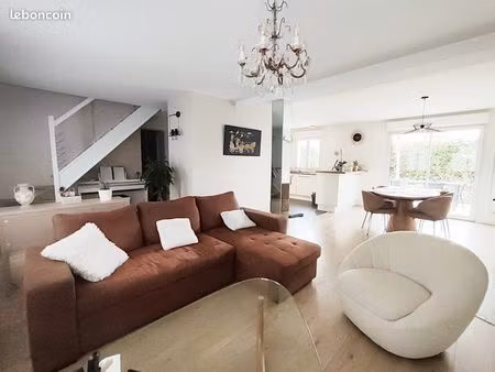 maison t6 (4 chambres) – jardin plein sud avec piscine