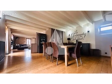 maison 9 pièces 240 m²