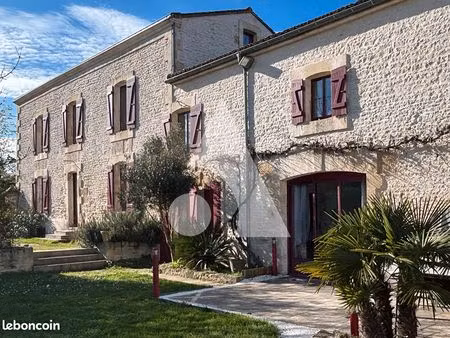 maison 9 pièces 260 m²