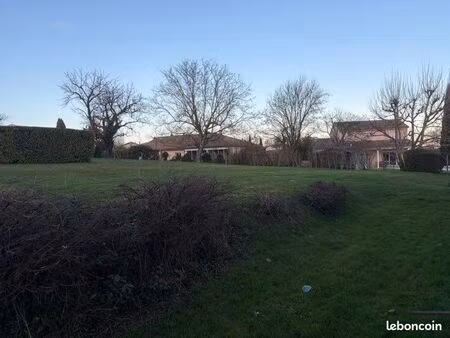 ◊ terrain constructible 900m2 non viabilisé