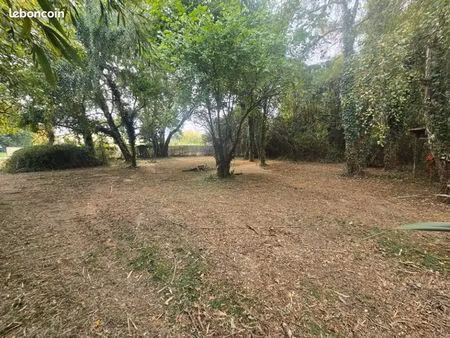 terrain 1 700 m² creon