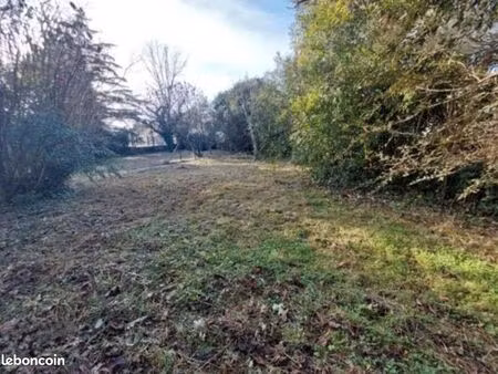 terrain 610 m² servon