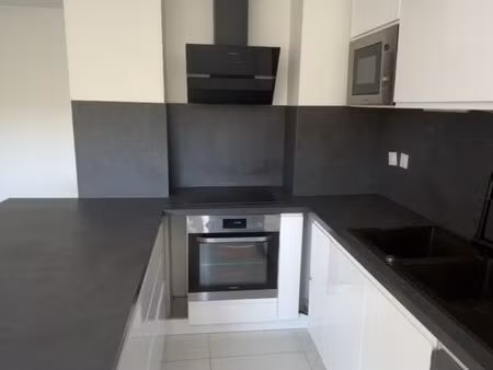 superbe appartement rénové de 80 m² avec balcon  parking et prestations de qualité