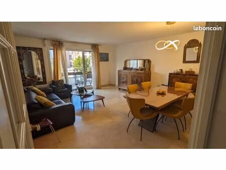 appartement 97 m2  3 chambres  à 50 m métro berault