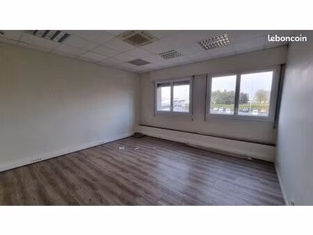 bureau 30m2 avec possibilité de box extérieur