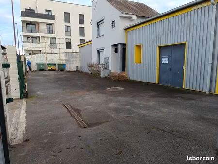 entrepôt de 350 m2 à st jean de la ruelle
