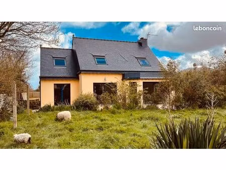 spacieuse et lumineuse maison de 2009 située dans un secteur calme  220 m² au sol  proche 