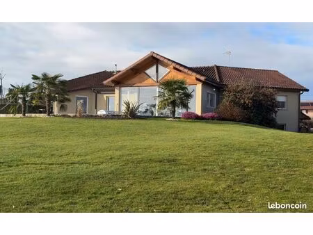 villa 148 m2 au calme sur terrain arboré
