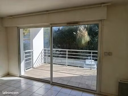 beau studio très lumineux  calme   proche mer