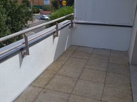 a vendre appartement de type 2 avec balcon et deux place de parking fonbeauzard