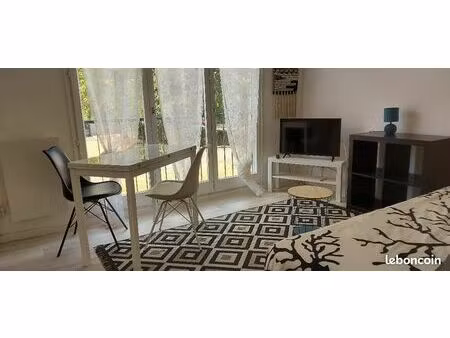 location studio meublé