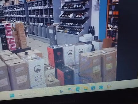 a vendre cave a vin avec murs