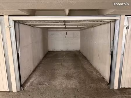 box sécurisé 12m² - orléans secteur gare