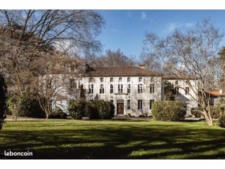 château 19 pièces 700 m²