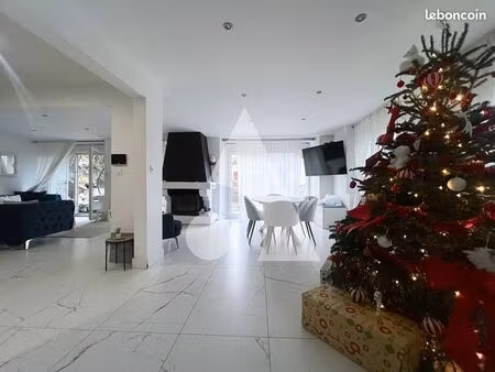 maison 7 pièces 240 m²