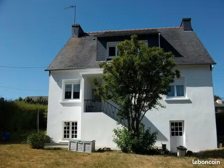 a louer maison t4 sur sous-sol avec garage et jardin proche du centre-ville de rostrenen