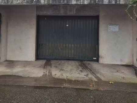 box ou garage fermé poissy secteur abbaye