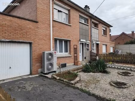 maison semi-mitoyenne avec garage attenant et jardin
