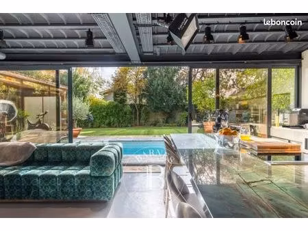 maison 8 pièces 241 m²