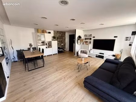 appartement 3 pièces en duplex – 79 m² – terrasse 52 m² – résidence bois joli – maurepas