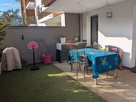 t4 avec grande terrasse + garage