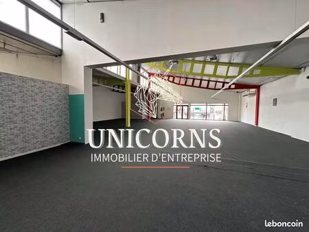 local commercial 605 m²